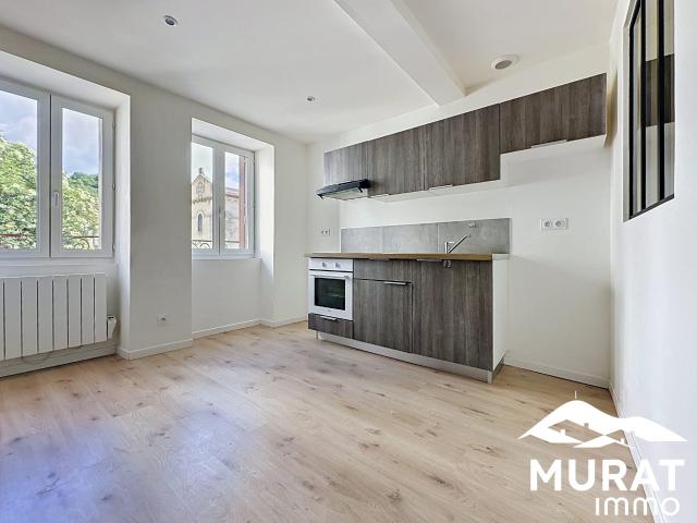 Location Appartement Place Jean Cohendy, Royat