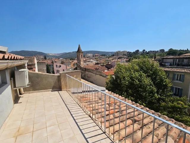 Location Appartement Place Joseph Rau, Aubagne