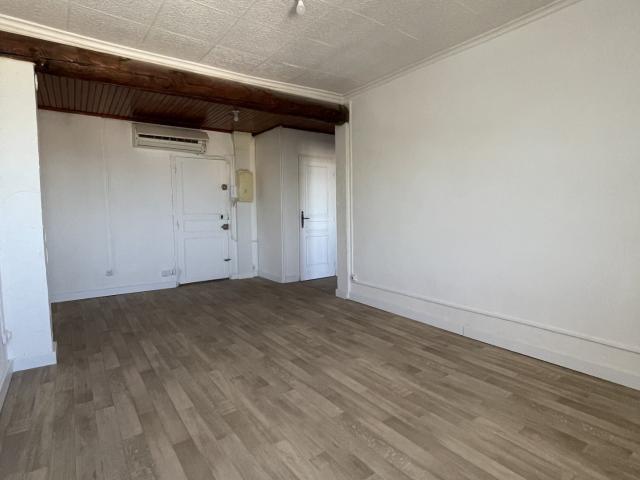 Location Appartement Place Lamartine, Saintes Maries de la Mer