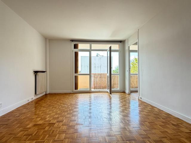 Location Appartement Place Léon Cassé, Corbeil Essonnes