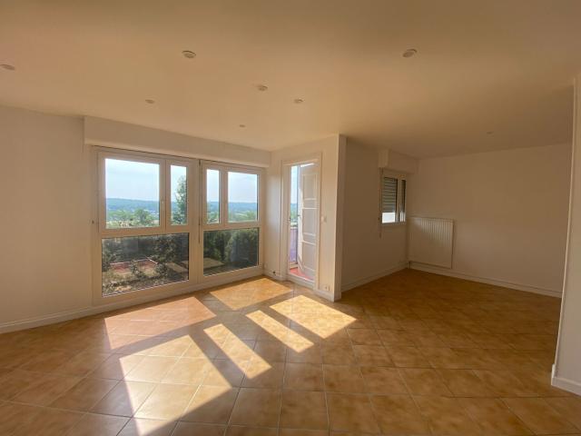 Location Appartement Place Léon Cassé, Corbeil Essonnes