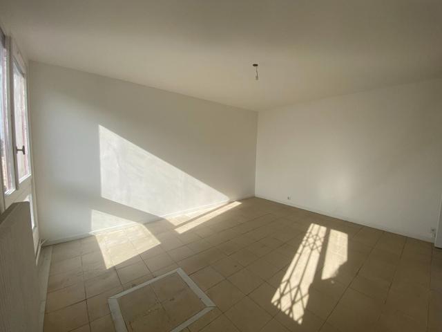 Location Appartement Place Léon Cassé, Corbeil Essonnes