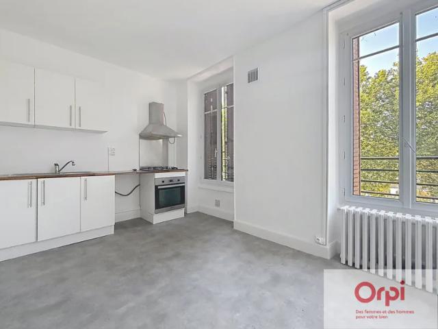 Location Appartement Place Louis Bavay, Montluçon