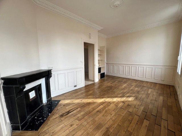 Location Appartement Place Louis Roguet, Orléans