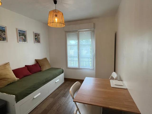 Location Appartement Place Maurice Prevost, Reims