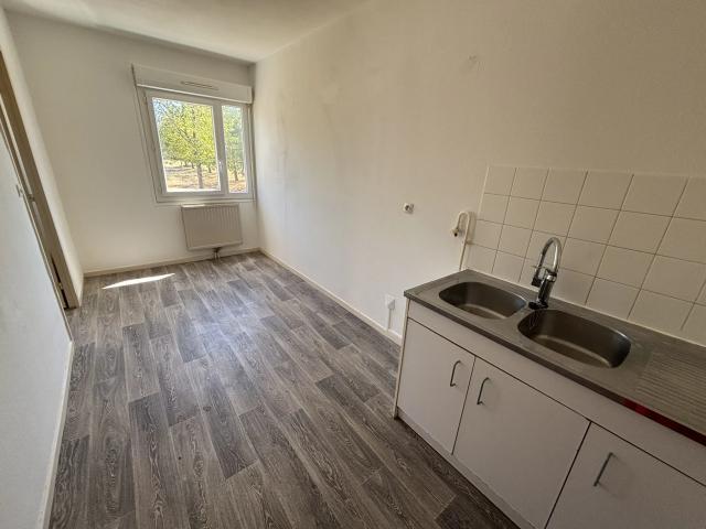 Location Appartement Place Pablo Picasso, Riorges