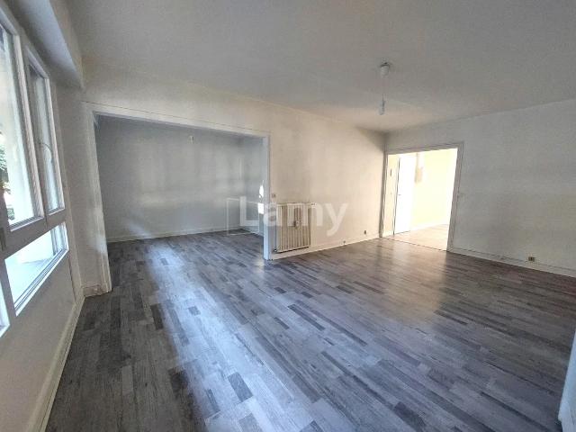 Location Appartement Place Paul Jamot, Reims