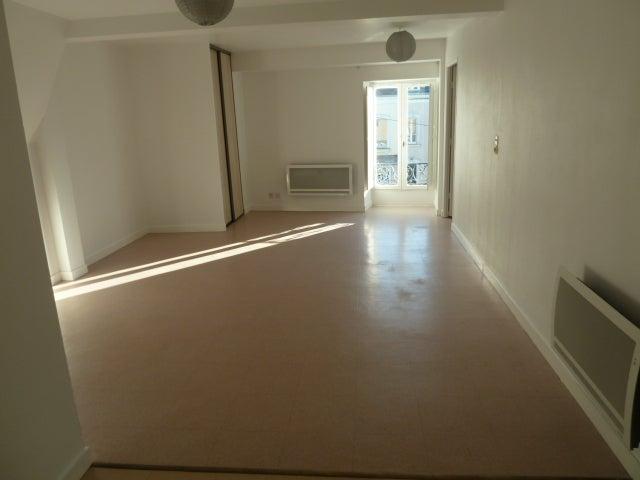 Location Appartement Place Quinefault, Château Gontier sur Mayenne