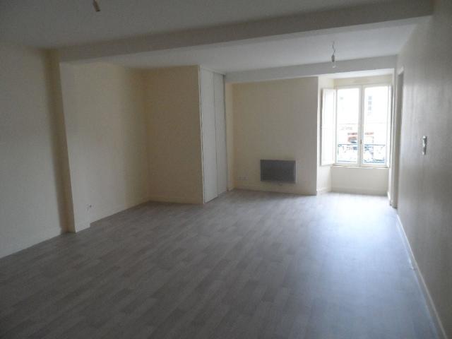 Location Appartement Place Quinefault, Château Gontier sur Mayenne