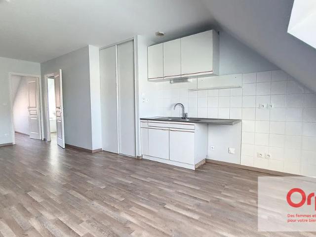 Location Appartement Place Robert Ferrandon, Montmarault