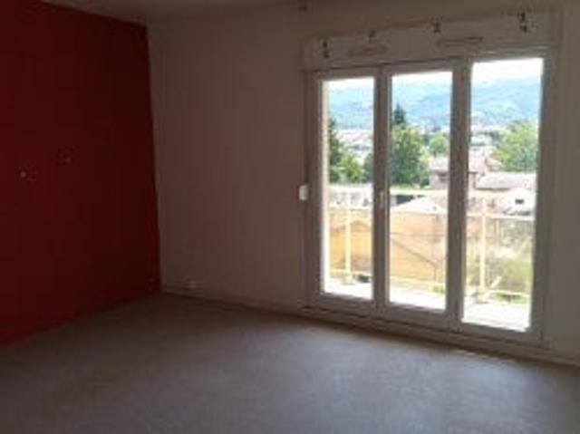 Location Appartement Place Robert Marcelpoil, Ambérieu en Bugey