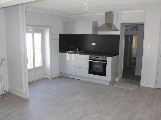Location Appartement Place Saint amatre, Auxerre