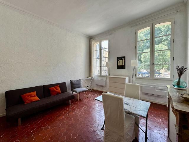Location Appartement Place Saint Didier, Avignon