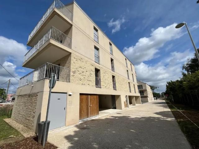 Location Appartement Place Saint Exupéry, Sainte Geneviève des Bois