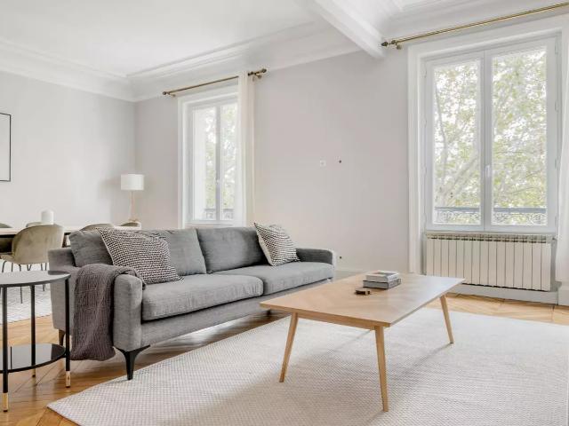 Location Appartement Place Saint Michel, Paris