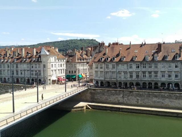 Location Appartement Quai Adolphe Veil Picard, Besançon