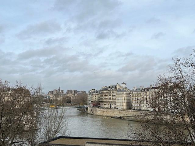 Location Appartement Quai de Bourbon, Paris