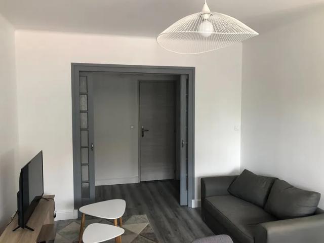 Location Appartement Quai de l'Yser, Saintes