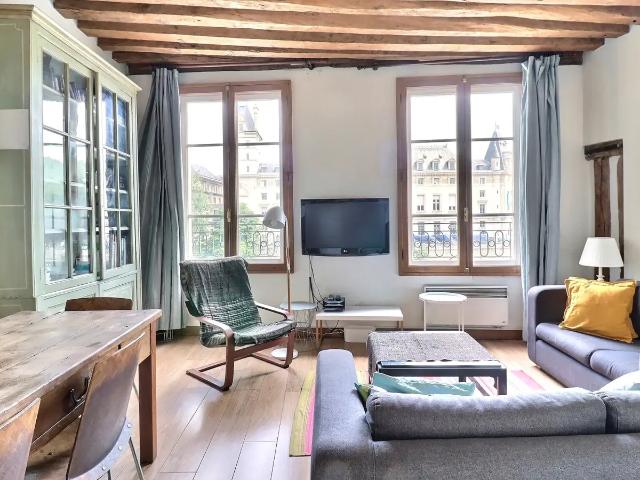Location Appartement Quai des Grands Augustins, Paris