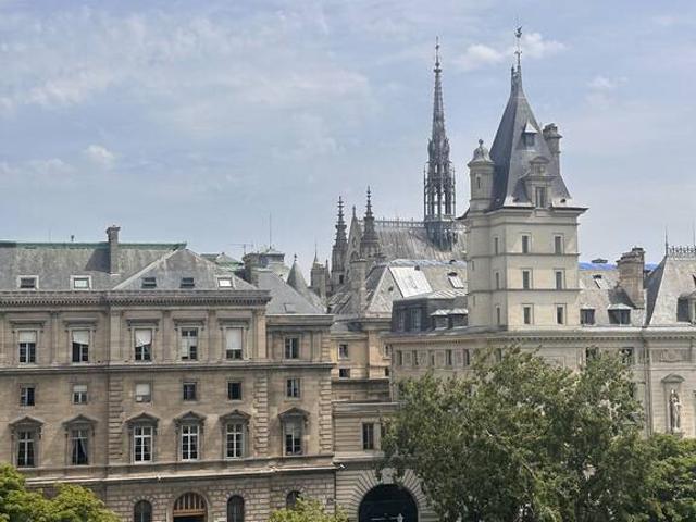 Location Appartement Quai des Grands Augustins, Paris