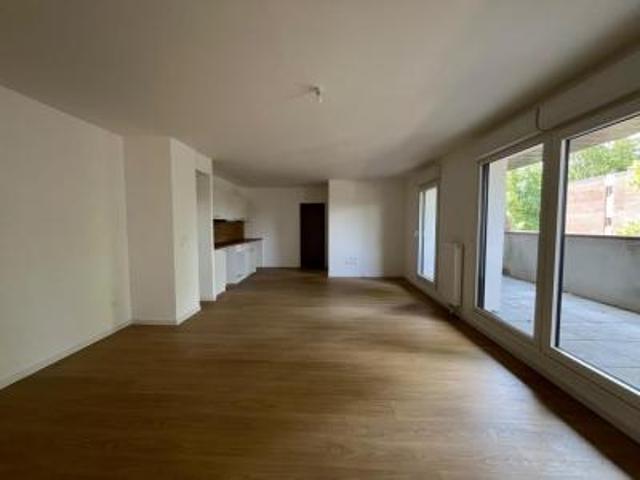 location appartement quievrechain 4 pièces 89 m2 nord 59920 1532 € / mois