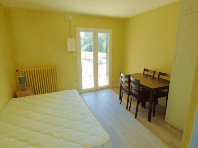 Location appartement rénové 1 pièce 17.75 m² à Charnay lès Mâcon 71850 5 410 €