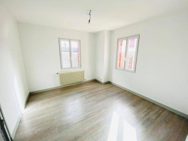 Location appartement rénové 1 pièce 33.13 m² à Charnay lès Mâcon 71850 5 420 €