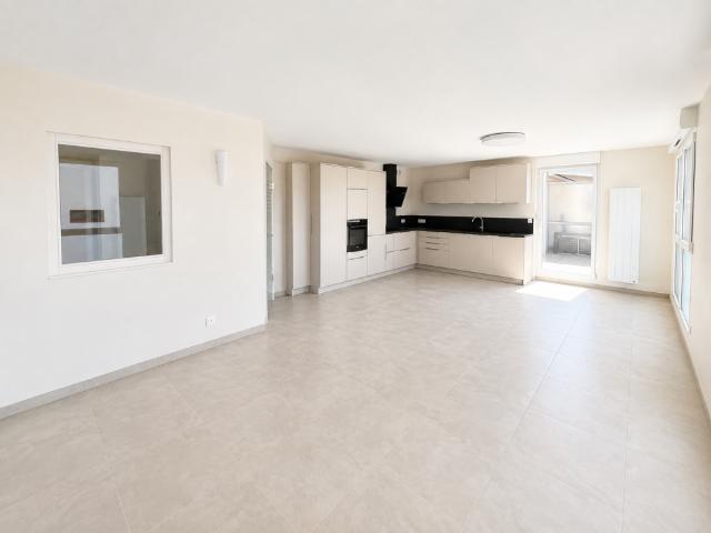 Location Appartement rénové centre ville avec double garage | TMG Terres et Maisons Gestion