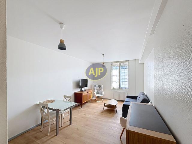 Location appartement Rochefort: 614 € AJP Immobilier Rochefort