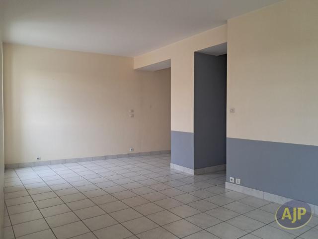 Location Appartement Route d'Angoulême, Javerlhac et la Chapelle Saint Robert