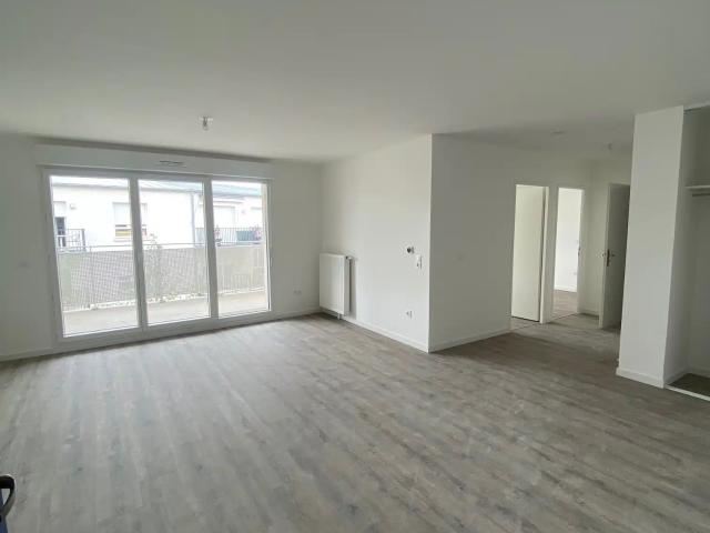 Location Appartement Route de Champbenoist, Provins