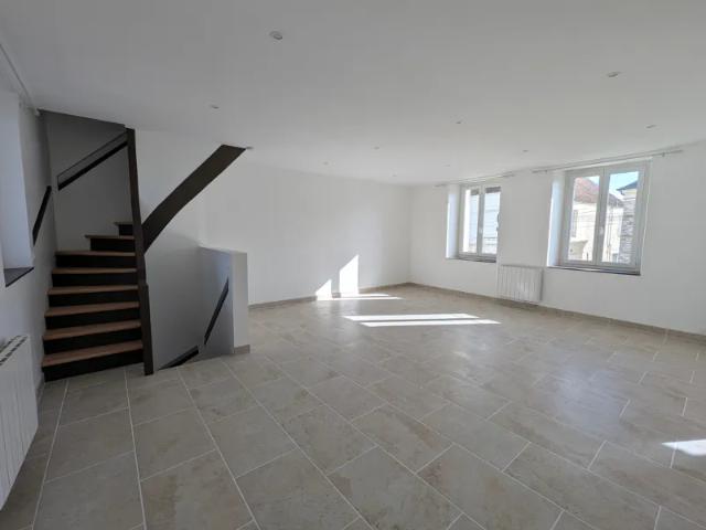 Location Appartement Route de Fortail, Beton Bazoches