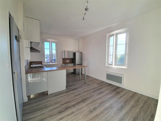 Location Appartement Route de Sabrenia, Oneix