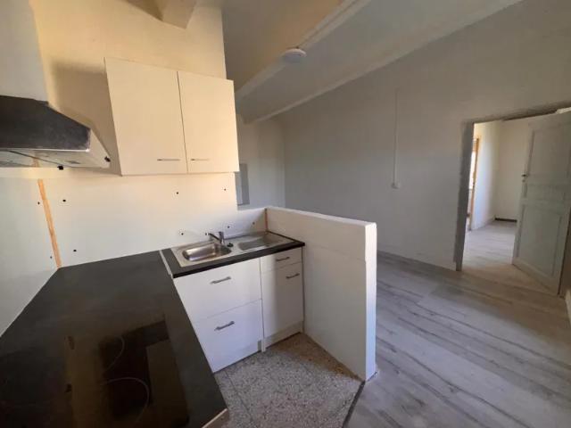 Location Appartement Route de Saint Julien, Les Mages