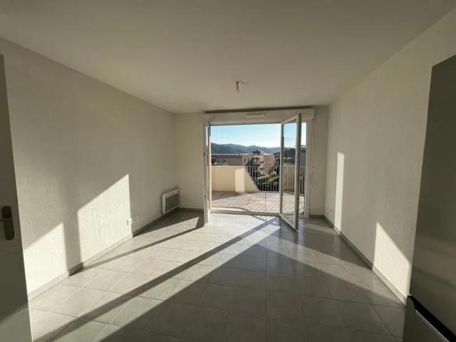 Location Appartement Route des Plans, Carros