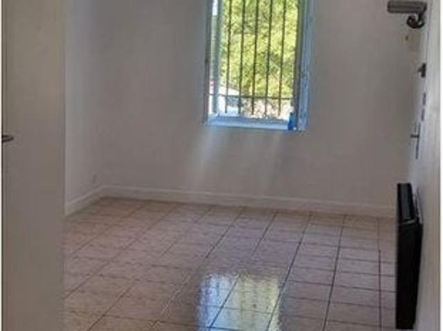 Location Appartement Route du Stade, Roquevaire