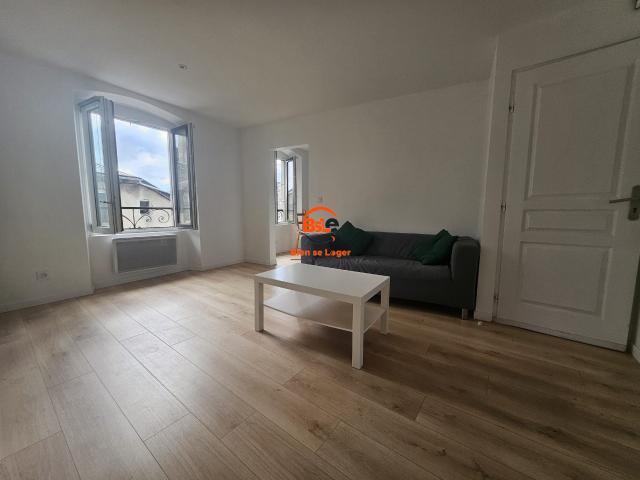 Location Appartement Route Nationale 9 de Clermont Ferrand à Montpellier, Saint Chély d'Apcher