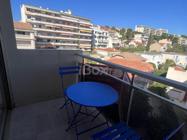 Location Appartement Rue Courmes, Toulon