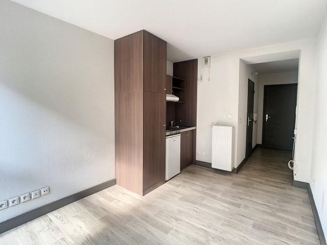 Location Appartement Rue Colin, Villeurbanne