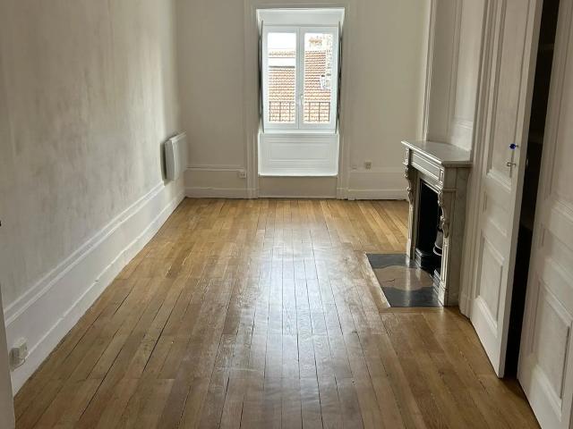 Location Appartement Rue Constantine, Lyon