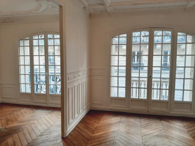 Location Appartement Rue Cavallotti, Paris