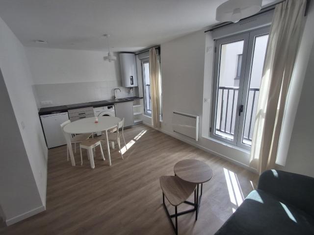 Location Appartement Rue Caillié, Paris