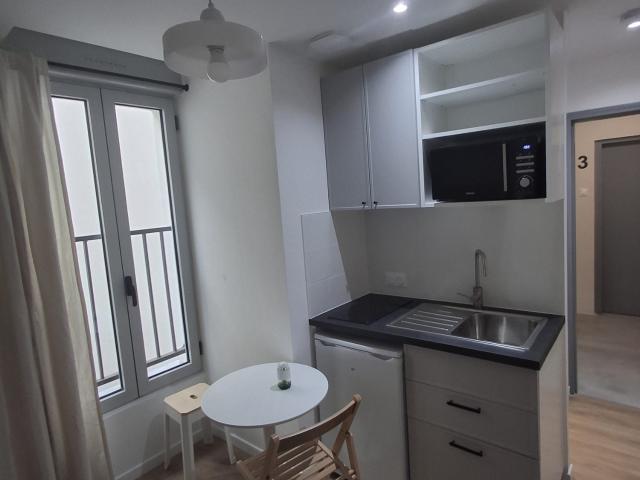 Location Appartement Rue Caillié, Paris