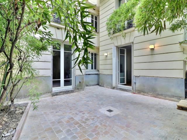 Location Appartement Rue Cambacérès, Paris