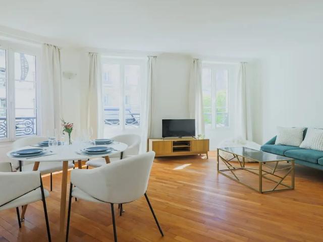 Location Appartement Rue Cambronne, Paris
