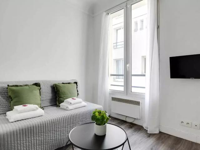 Location Appartement Rue Capron, Paris