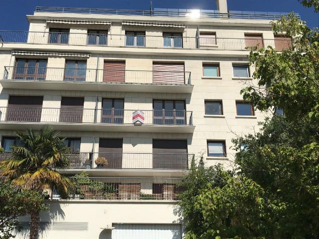 Location Appartement Rue Carpeaux, Courbevoie