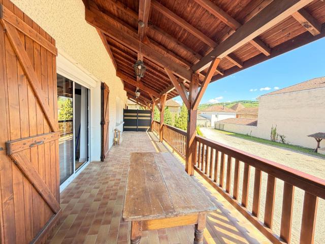 Location Appartement Rue Centrale, Sillans
