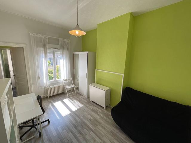 Location Appartement Rue Chabaud, Reims