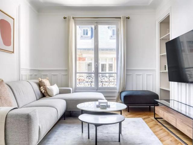 Location Appartement Rue Chalgrin, Paris